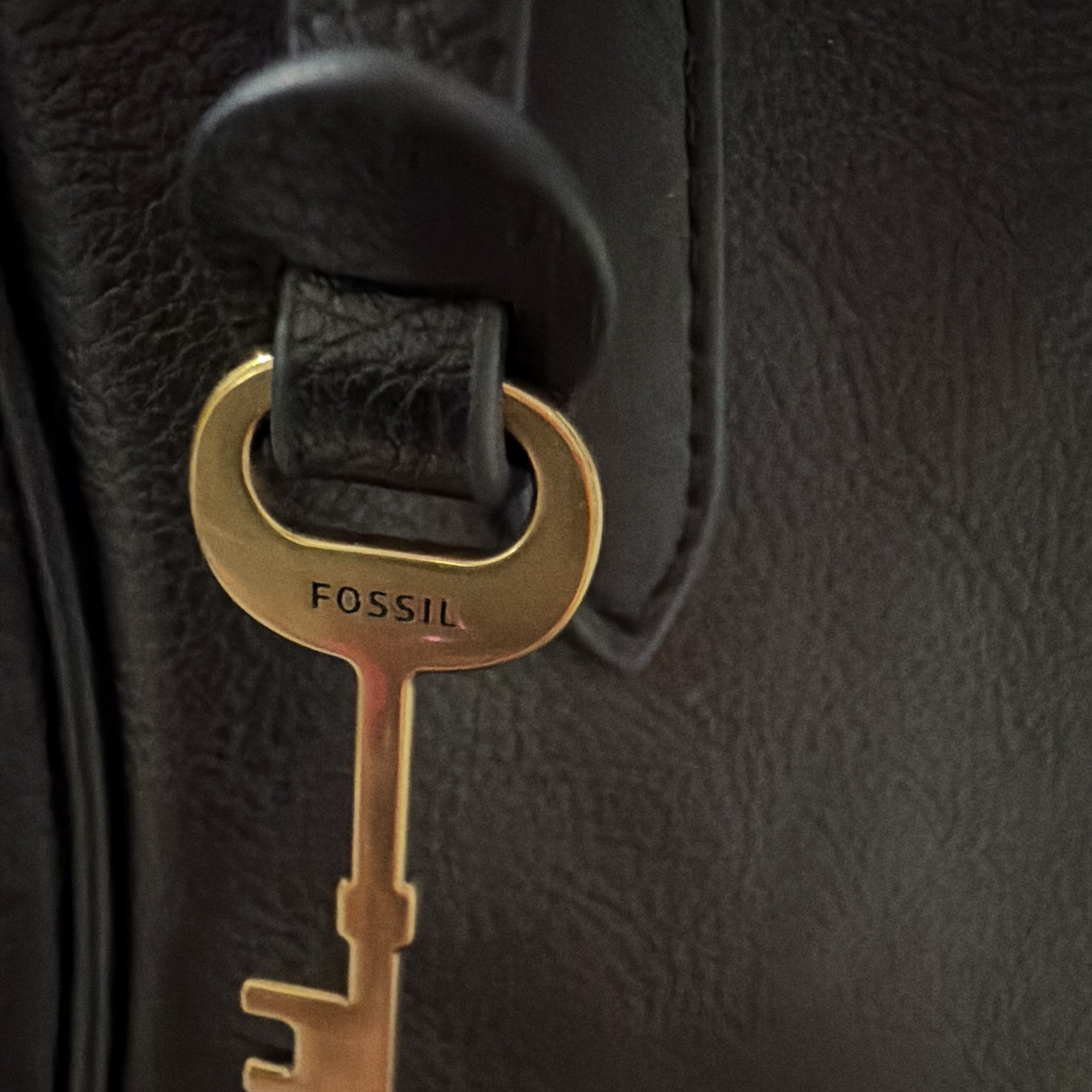Fossil Black Pebbled Tote Shoulder Bag Zip/Magnetic Gold Hardware Pockets Charm