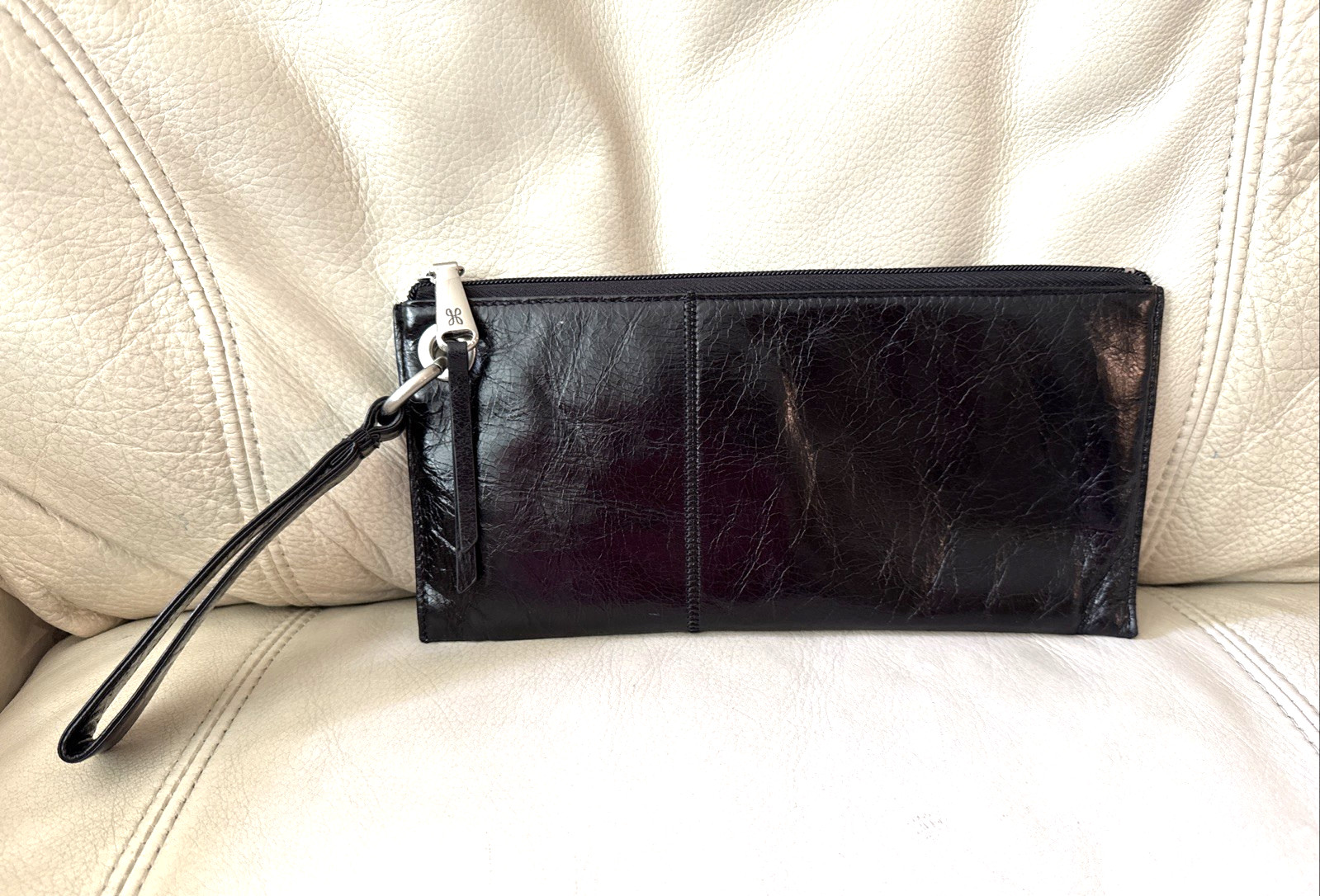 Hobo Vida Wristlet Zip Around Polished Leather Black Large