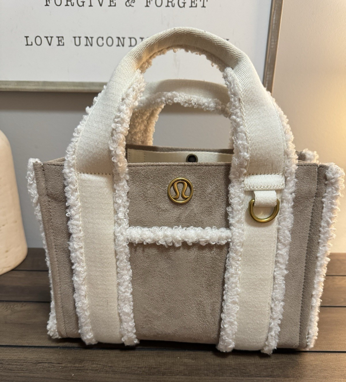 Lululemon Beige Tote Bag Ivory Top Handles Gold Hardware Snap Closure Lined