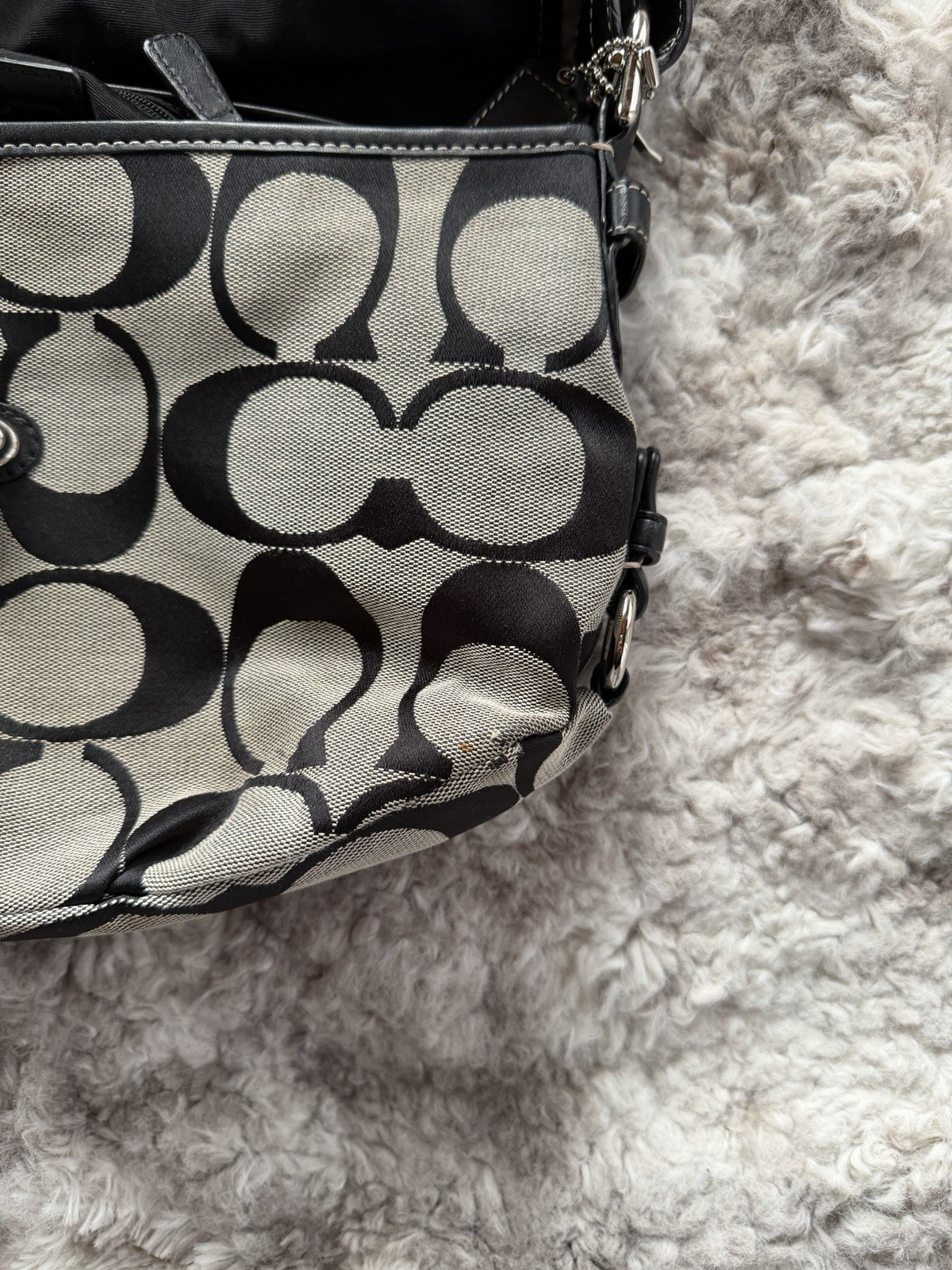 Coach Women’s Black Gray Logo Shoulder Bag, Turn Lock Zip Closure, Zipper Accent