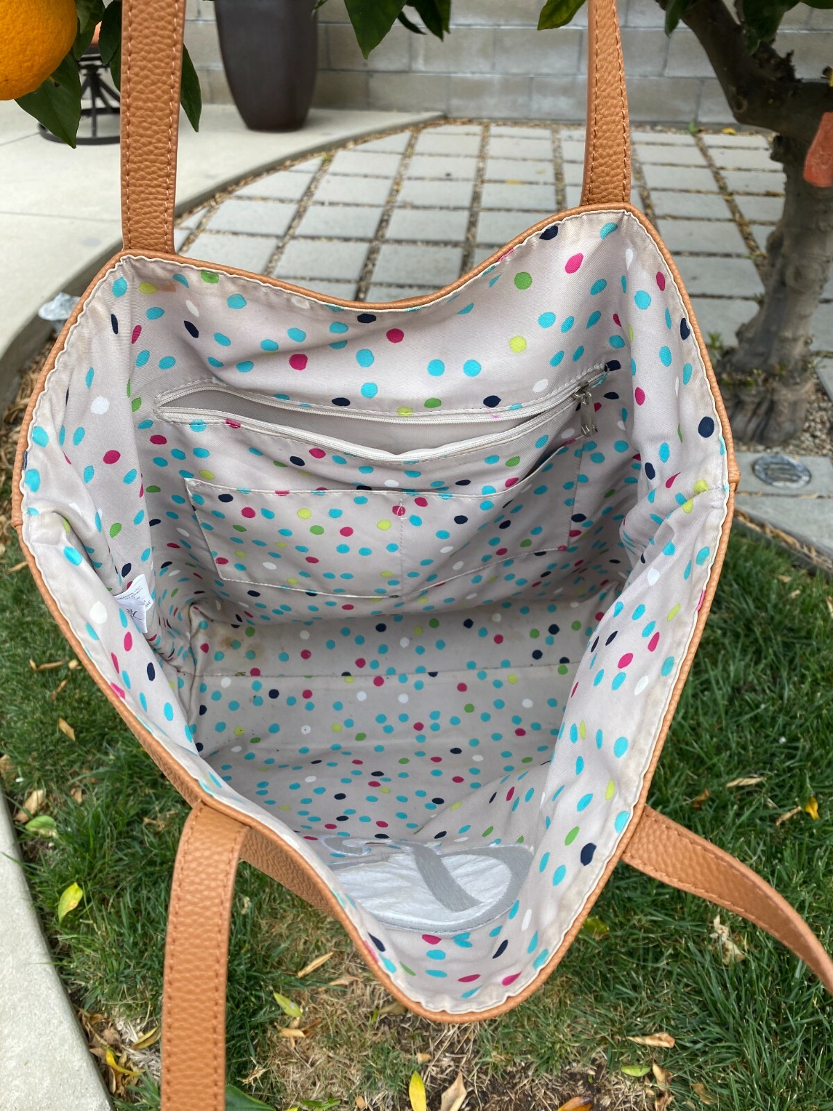 THIRTY ONE AROUND TOWN TOTE CARAMEL PEBBLE FAUX LEATHER PLATINUM INITIAL “P”