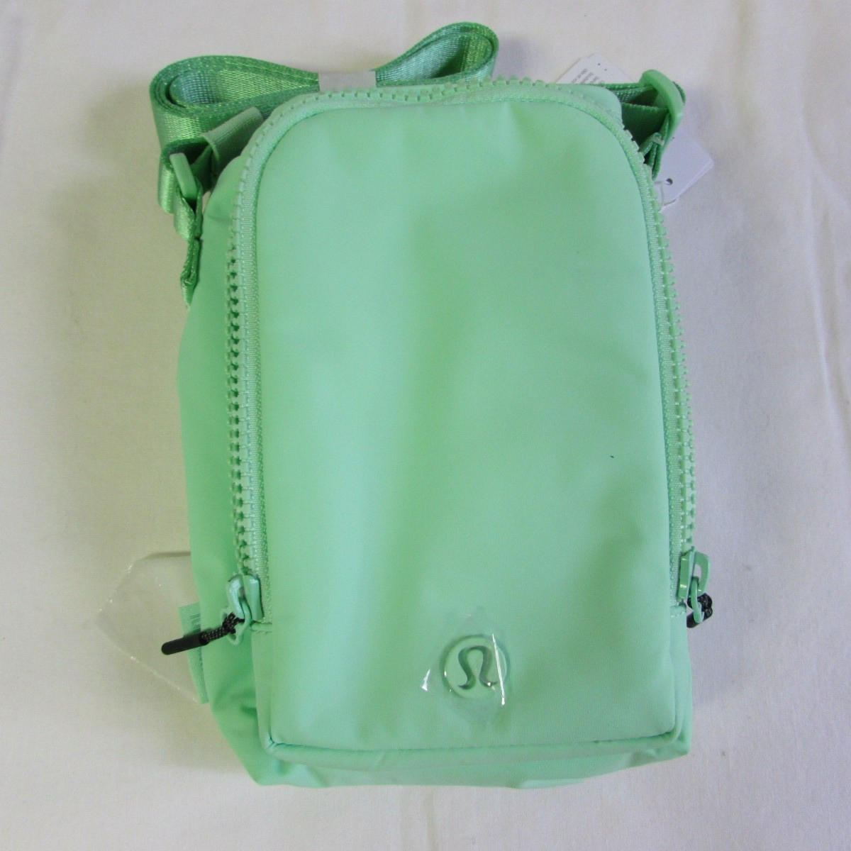 Lululemon Water Bottle Crossbody W/ Front Pocket 2L Citra Lime/Rainforest Green
