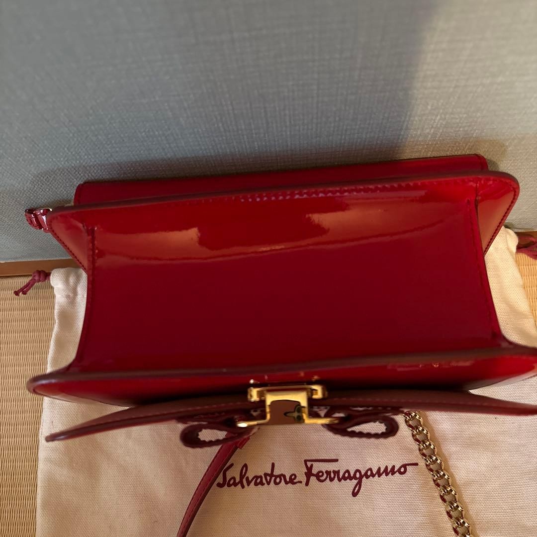 Salvatore Ferragamo Red Patent Leather Shoulder Bag Chain Bow Authentict