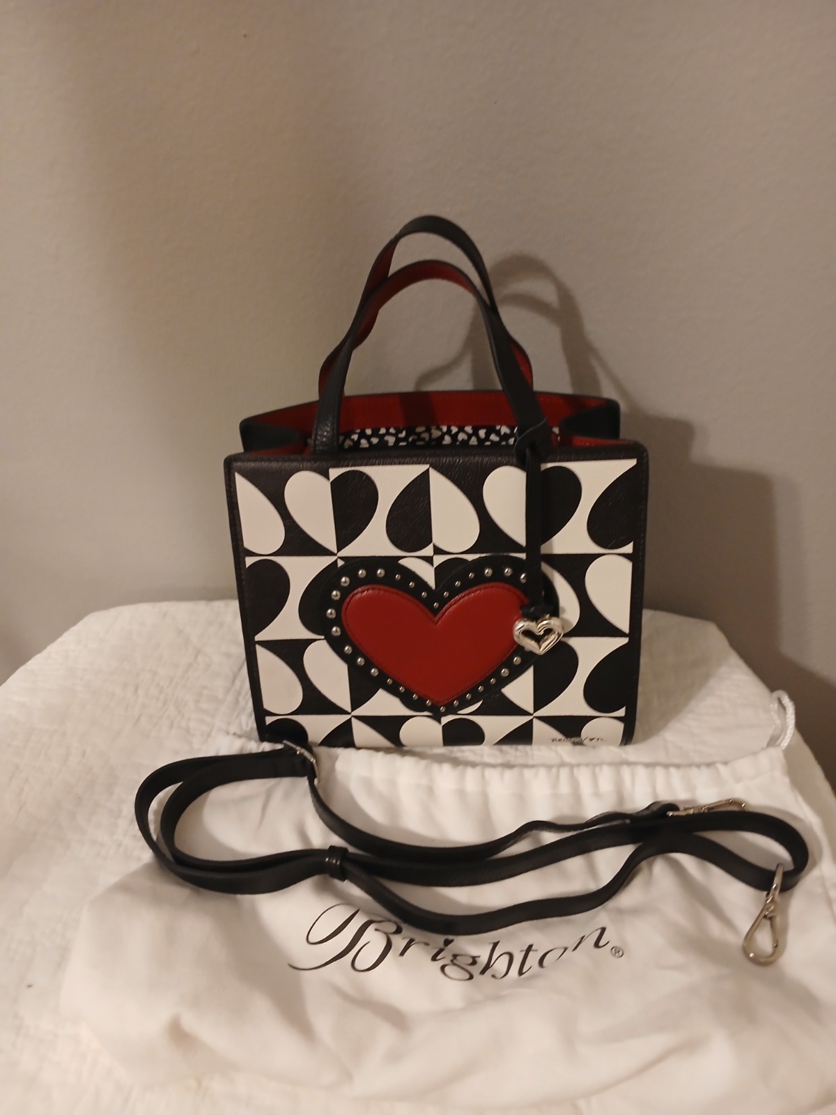 BRIGHTON FASHIONISTA COLLECTION LOOK OF LOVE QUEEN OF HEARTS SHOULDER BAG MP$430