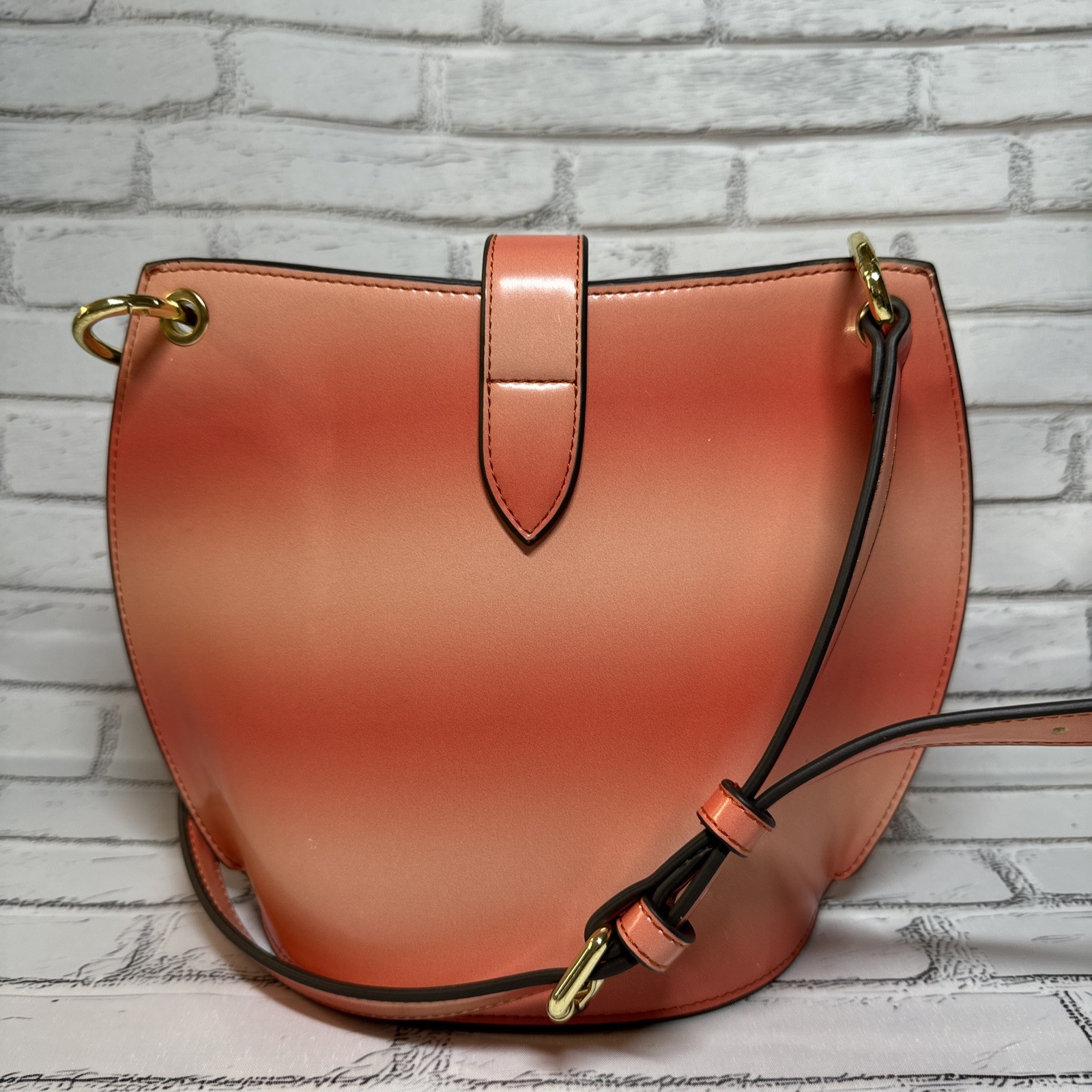 Beautiful bright stylish handbag color orange Unknown brand 7.5″H * 9″W