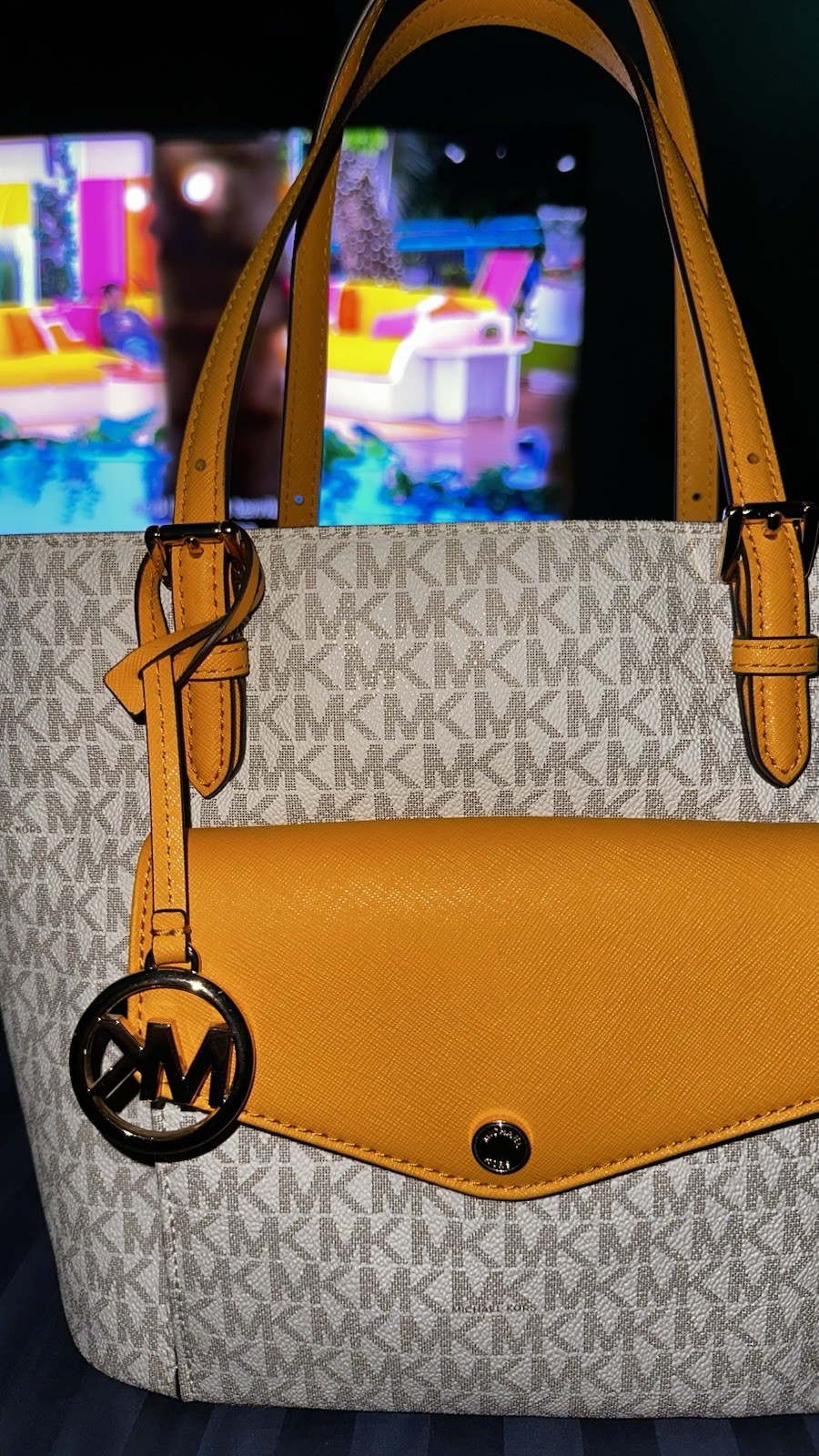 MICHAEL KORS Jet Set Medium Pocket Multifunction Tote Bag Sunrise