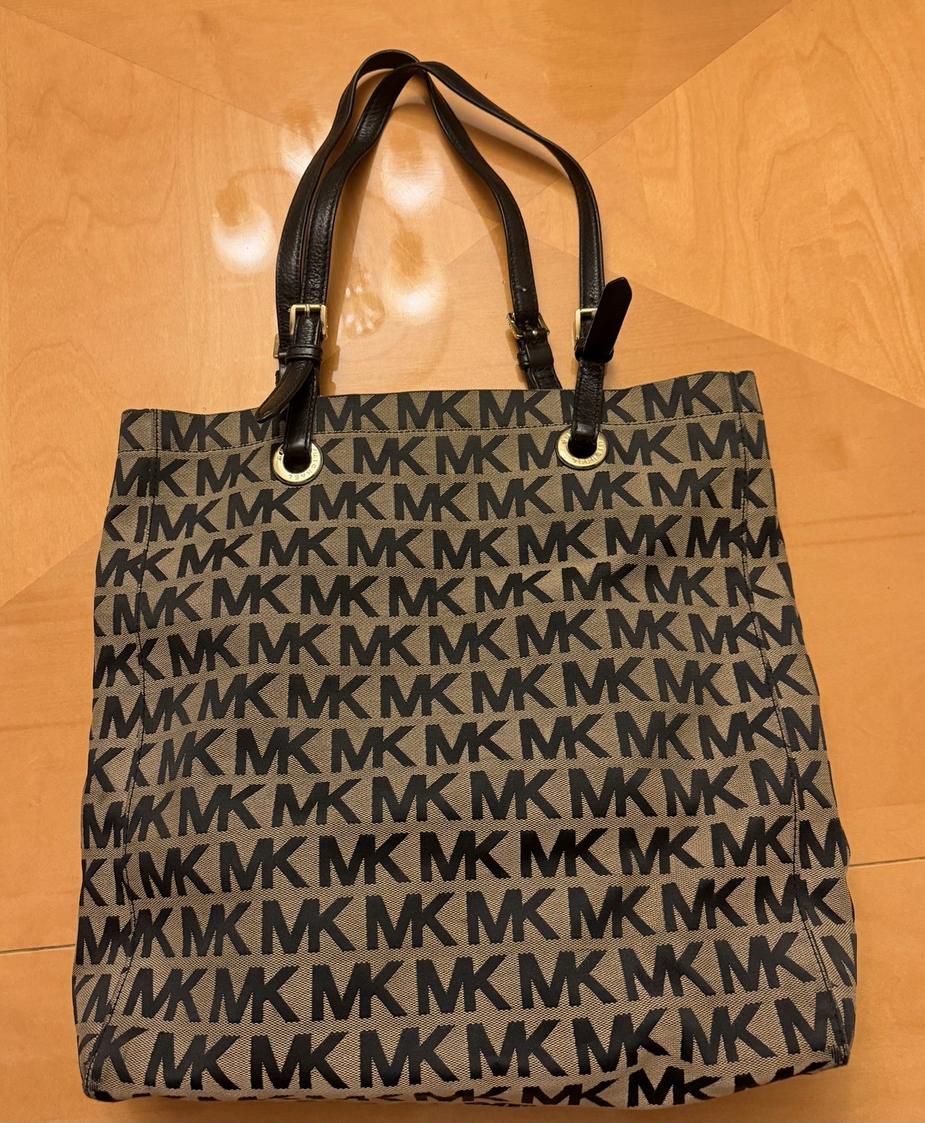 Michael Kors Logo Tote Bag Beige/Black Snap Closure Double Handles Gold HW