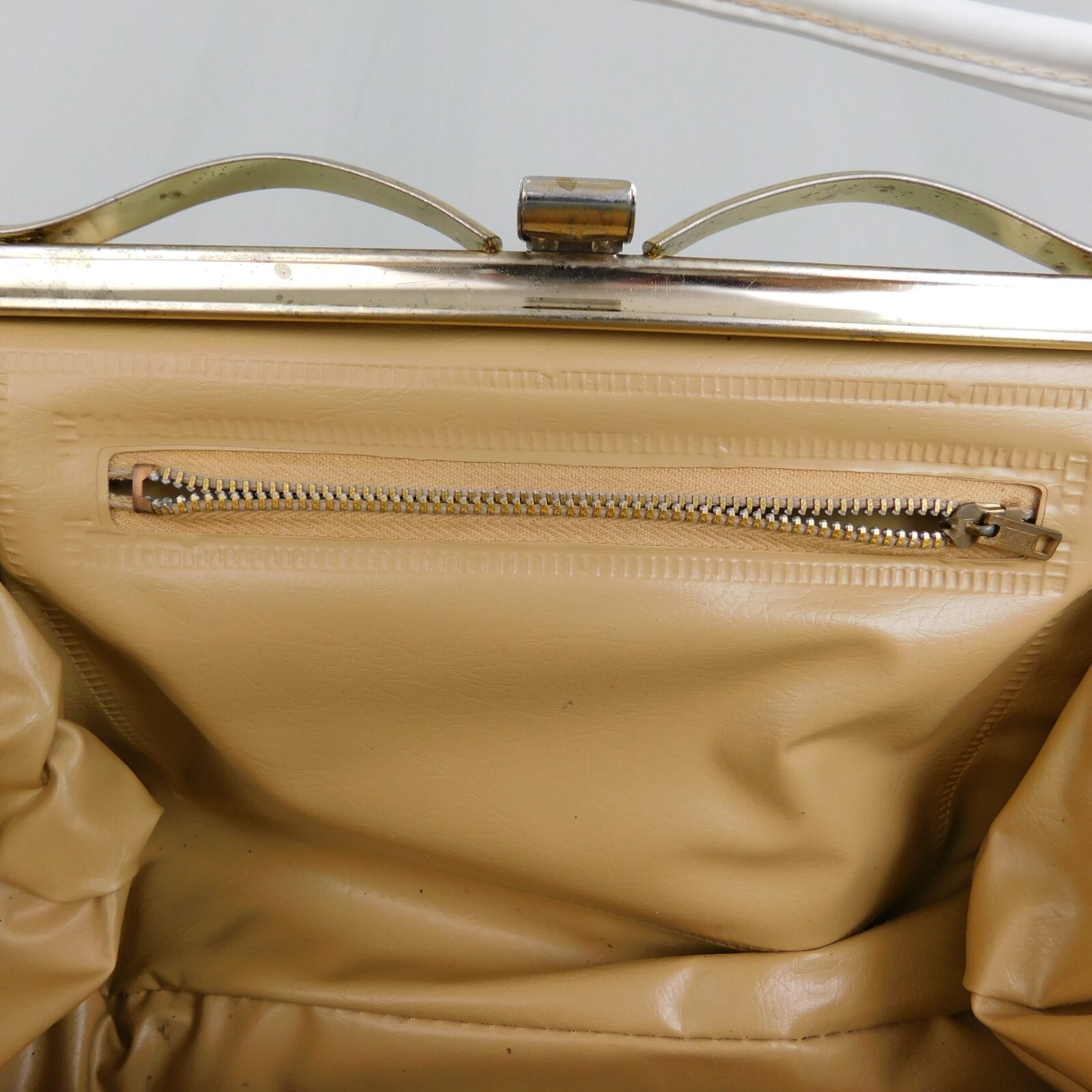 Vintage Leather Hinged Frame Top Handle Bag – White, Gold Tone Hardware #7447