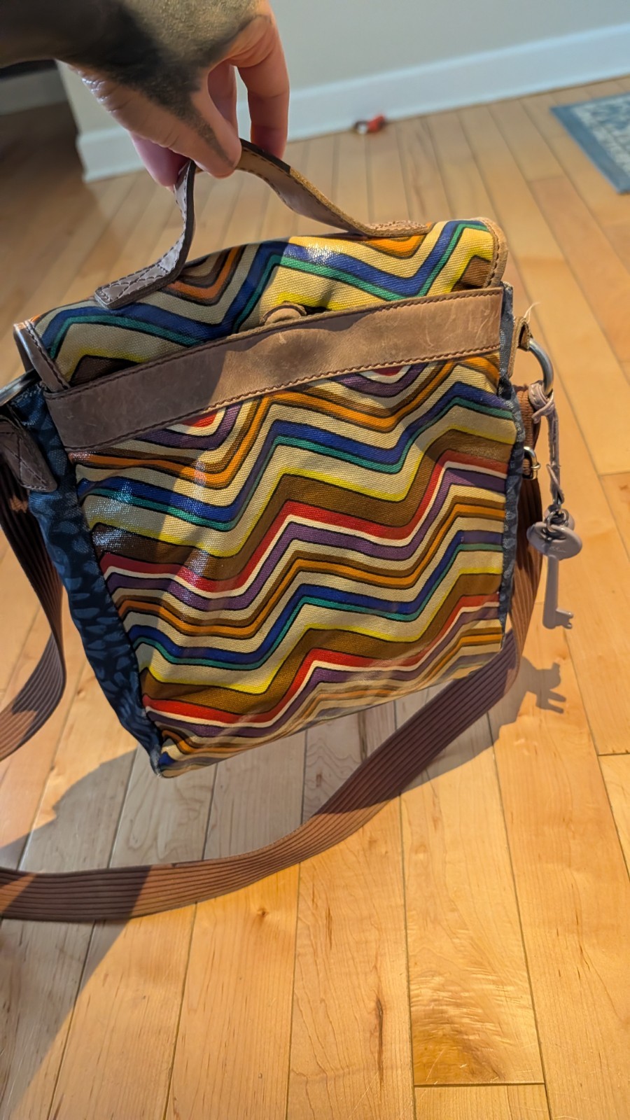 Fossil Multicolor Chevron Shoulder Bag Zip Closure Inner Pockets Key Accessory
