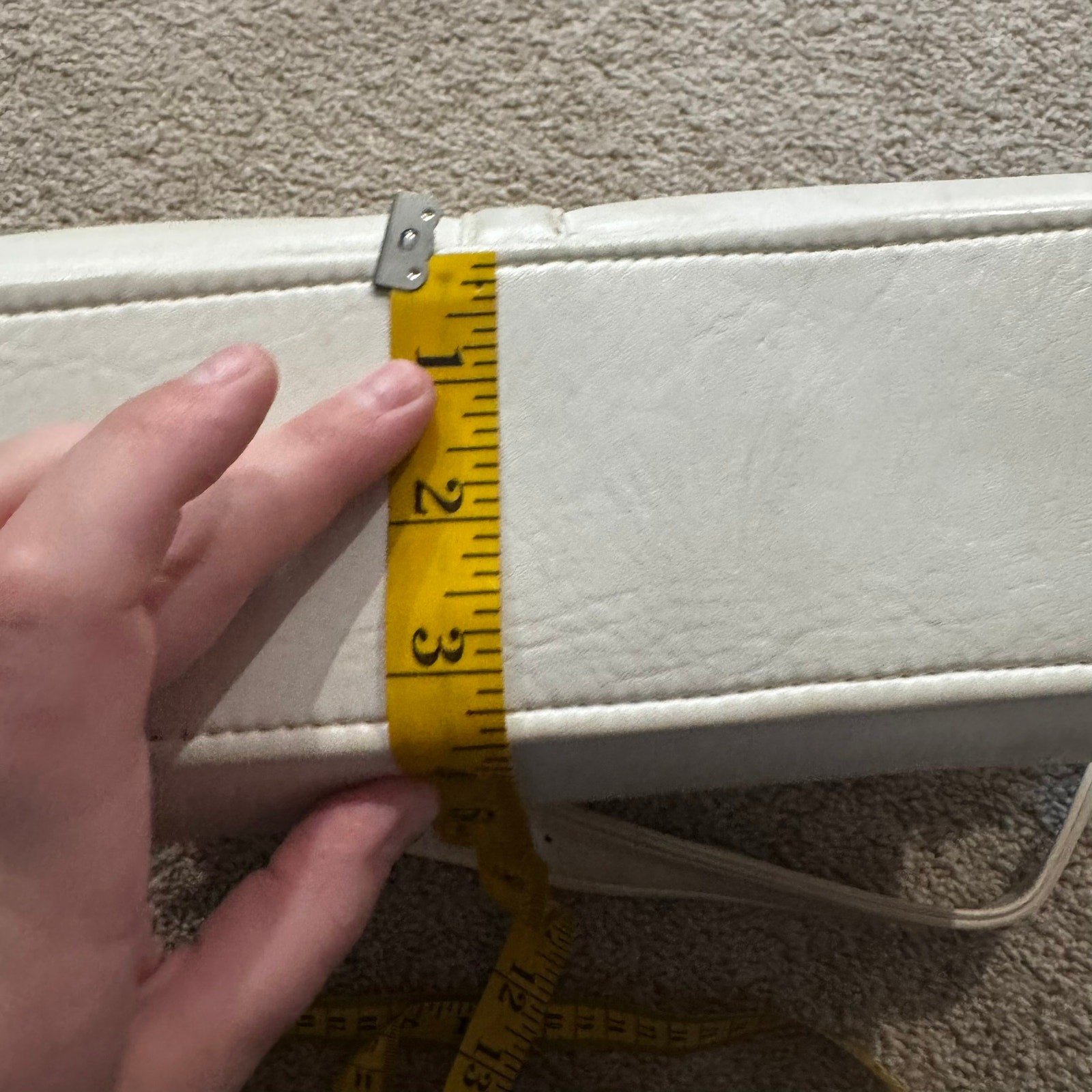 Vintage Unknown Brand Women’s White Shoulder Bag Pocketbook Multi Zippers Prop