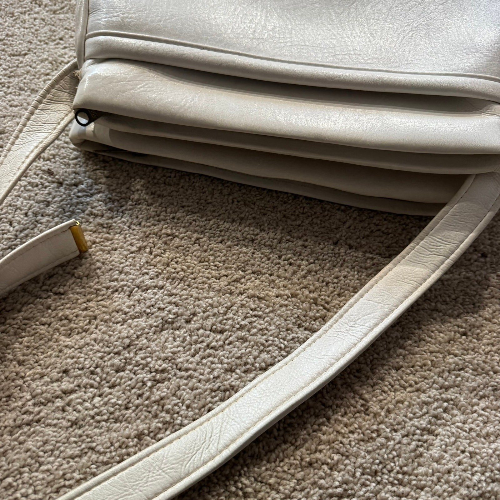 Vintage Unknown Brand Women’s White Shoulder Bag Pocketbook Multi Zippers Prop