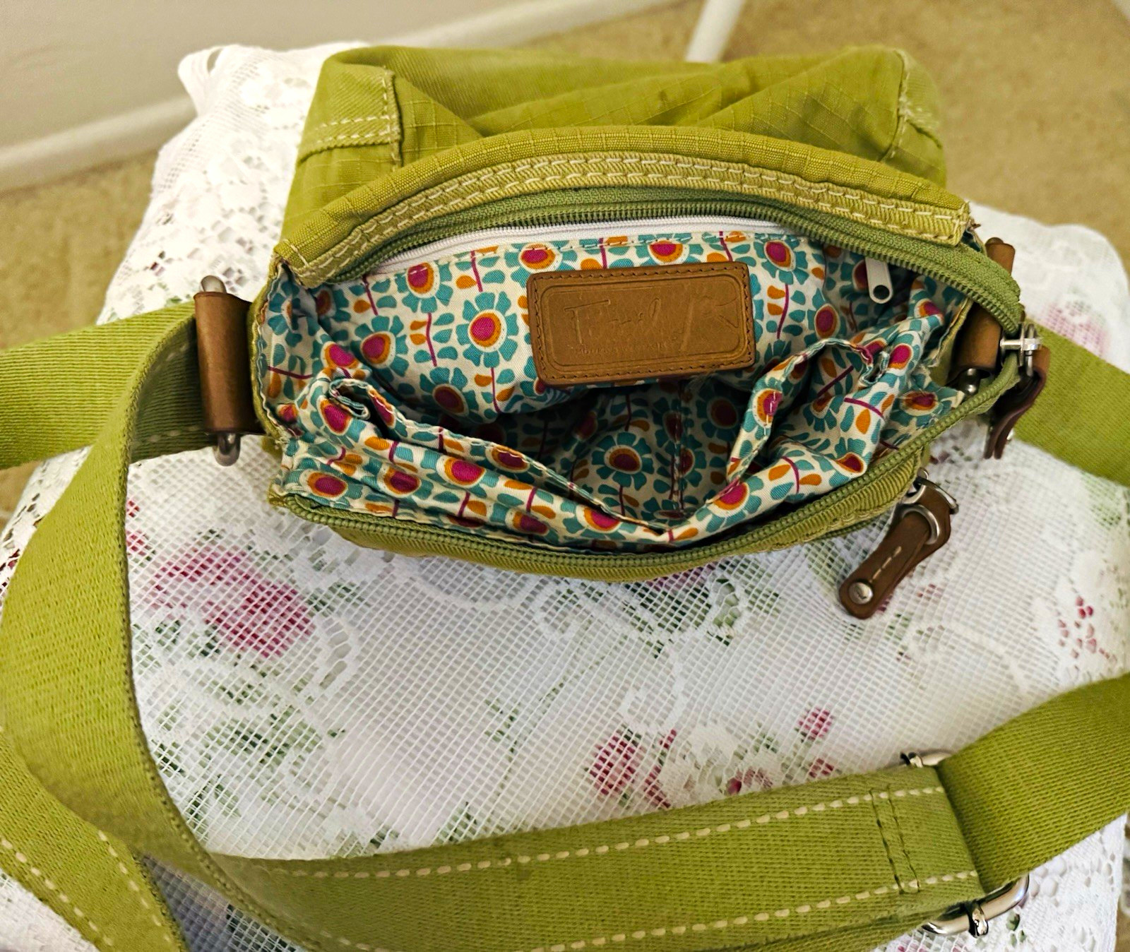 Fossil Green Floral Zip Crossbody Bag Adjustable Strap Lined Inner Pockets