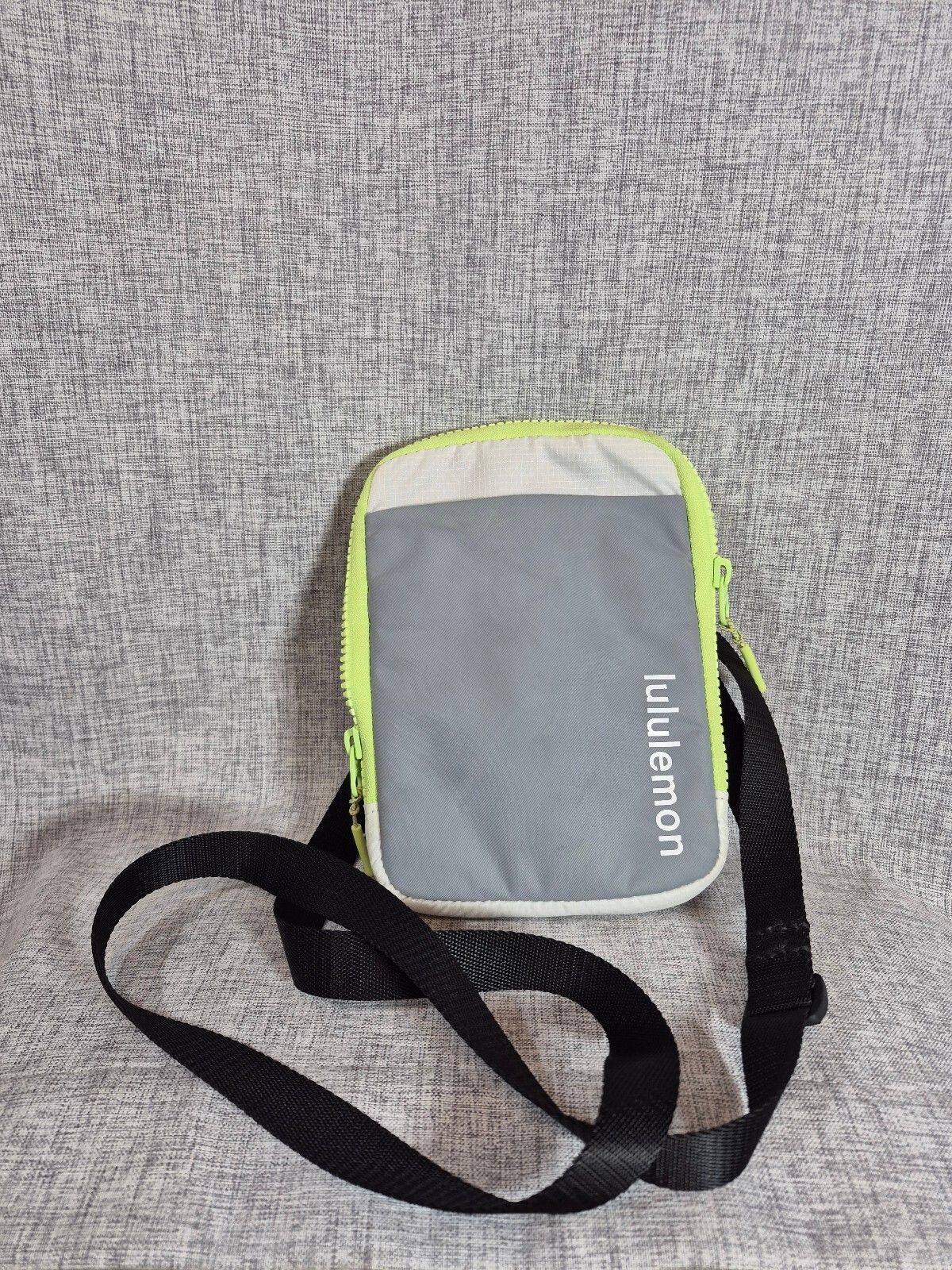 Lululemon Easy Access Crossbody Bag Rhino Grey Wild Mint Phone Purse