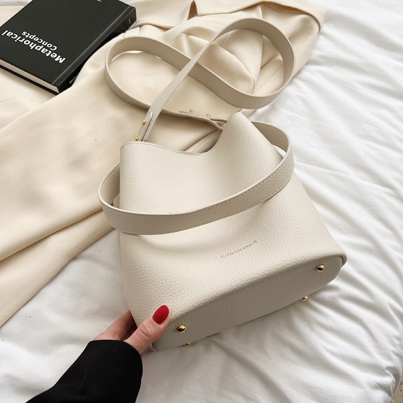 Stylish Women’s Shoulder Bag – Luxe Commuter Tote & Simple Bucket Bag Set