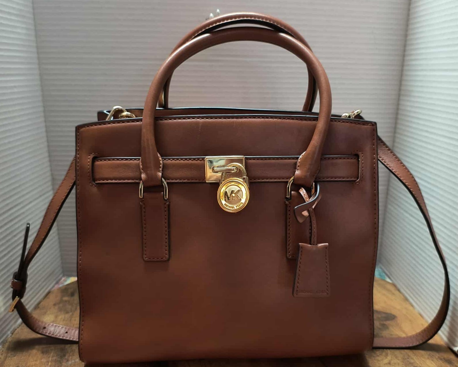 MICHAEL KORS SELMA SATCHEL HANDBAG & DUSTBAG 10 T X 15 W X 5 D