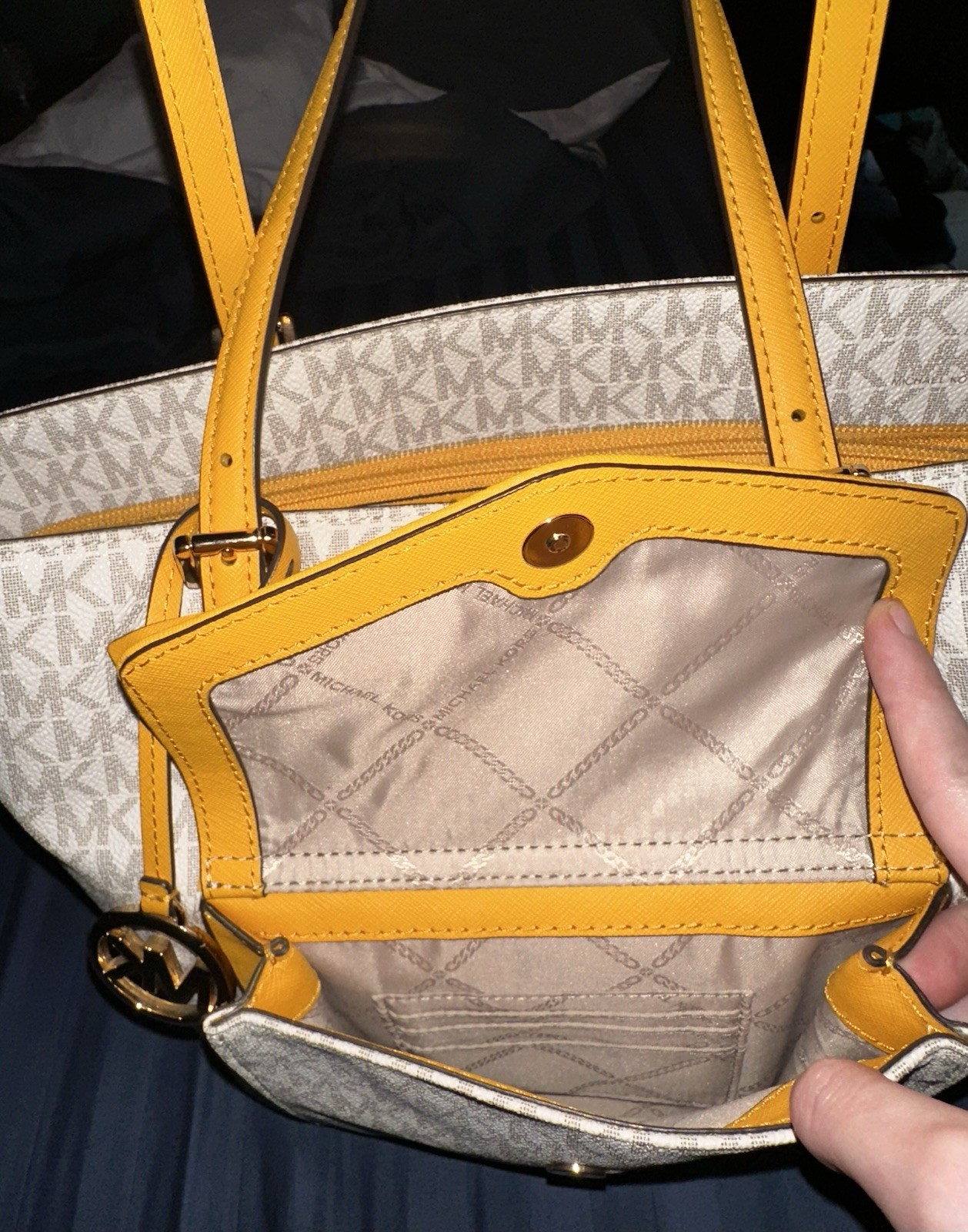 MICHAEL KORS Jet Set Medium Pocket Multifunction Tote Bag Sunrise