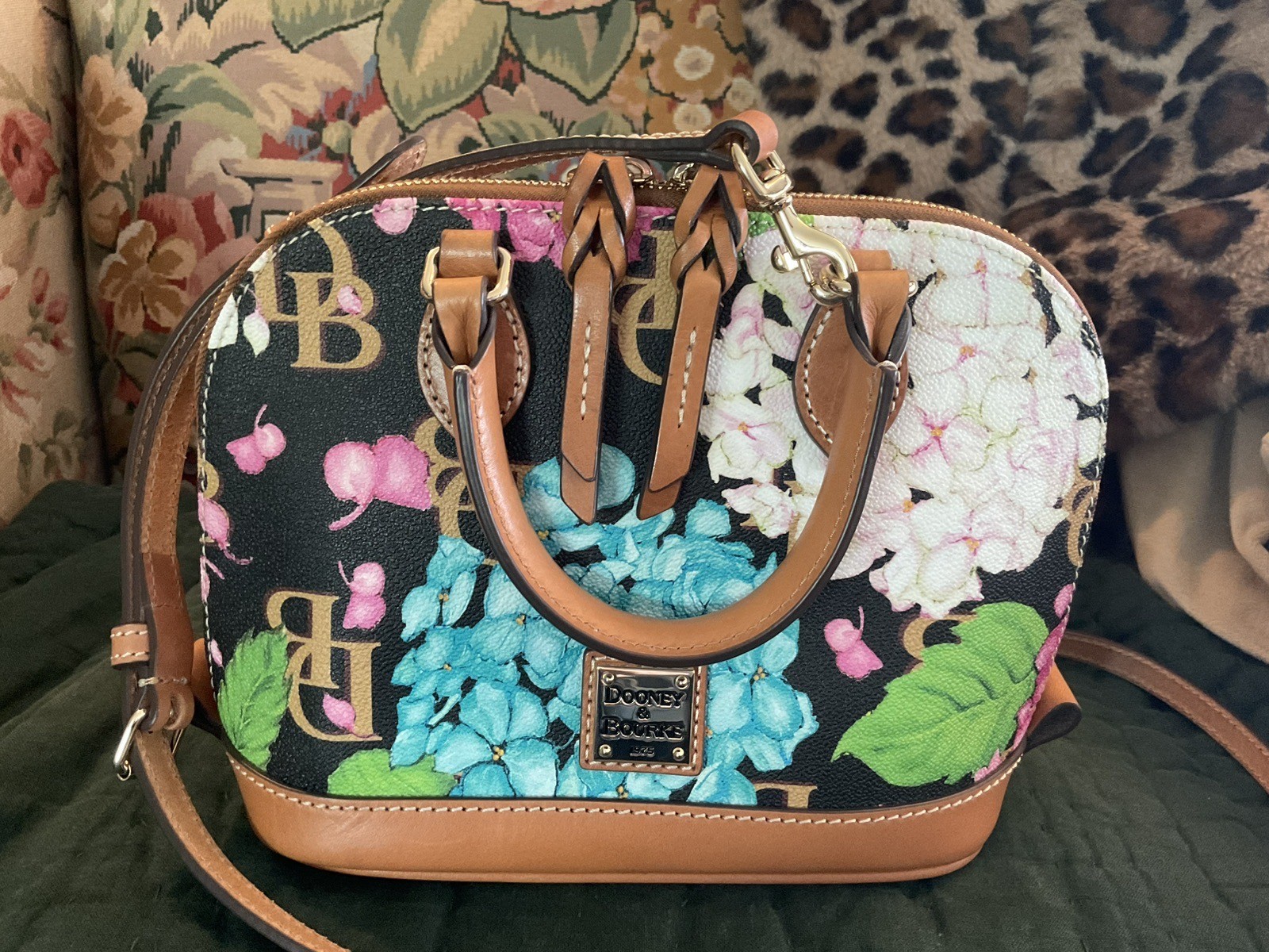 Dooney & Bourke Bitsy Bag, Hydrangea Print, Excellent!