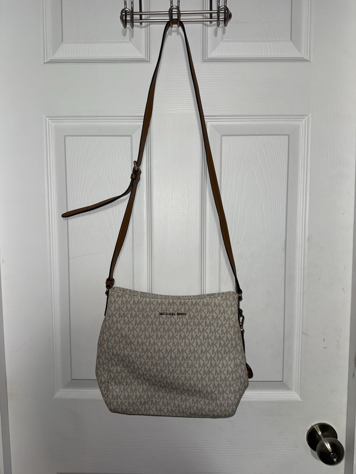 Michael Kors Signature Logo Beige Crossbody Bag Zip Adjustable Strap Charm