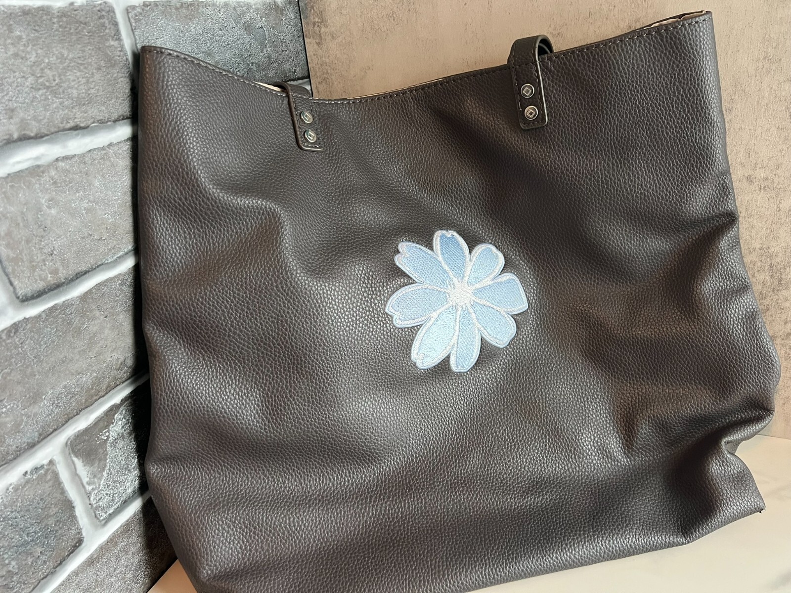Thirty One Around Town Tote City Charcoal Pebble with flower embroidery