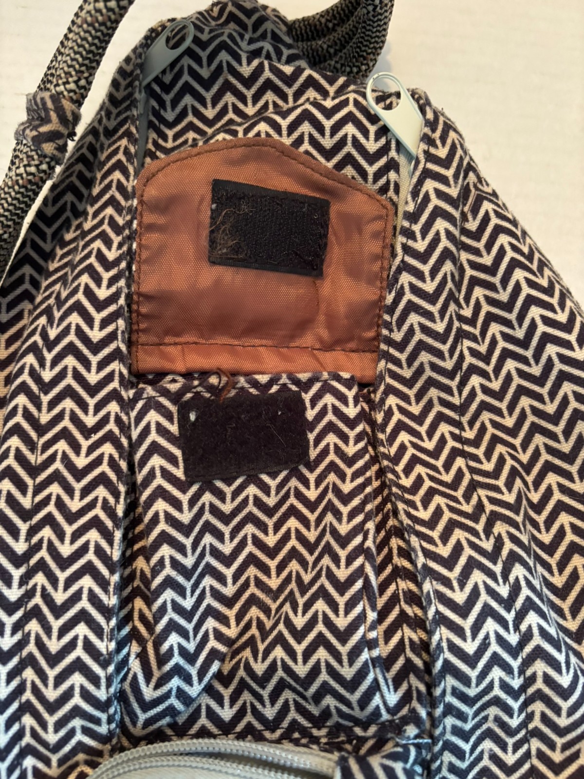 KAVA Crossbody Bag 5 Pockets Black and White Cheveron Pattern USED 18in X 11in