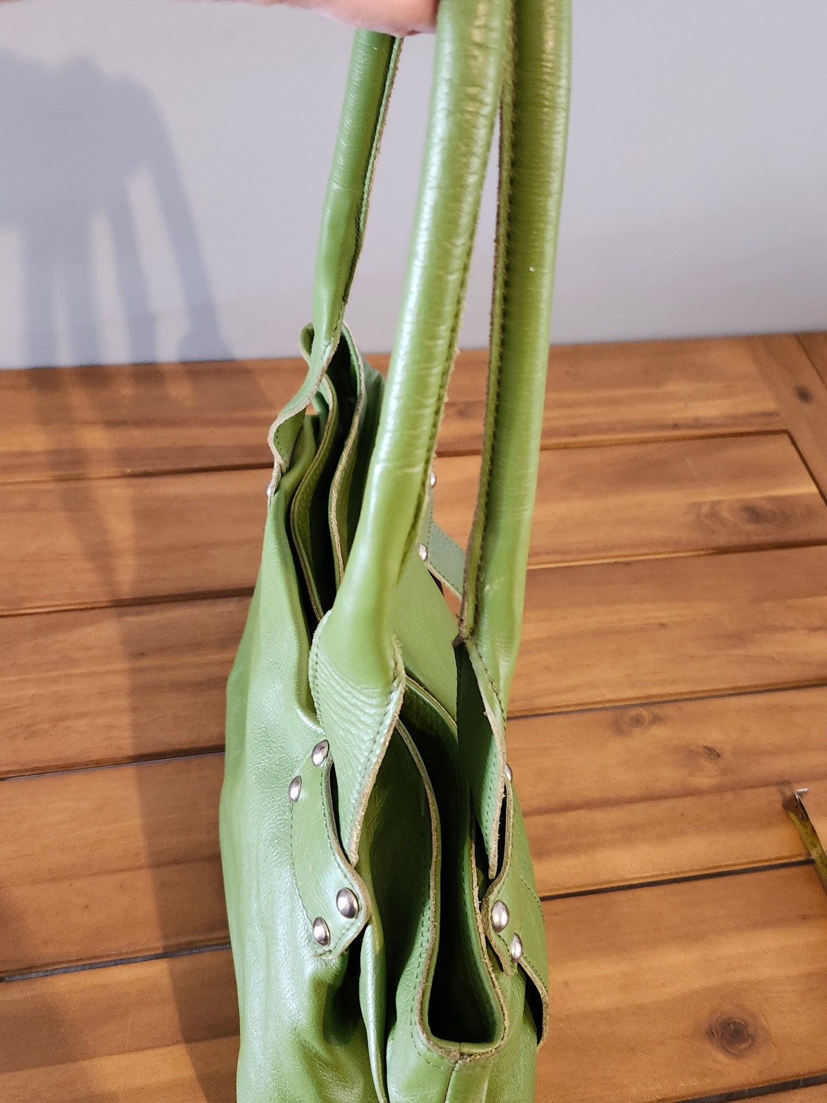 Innue Leather Shoulder Handbag Light Green In Excellent Condition 11 X 15″