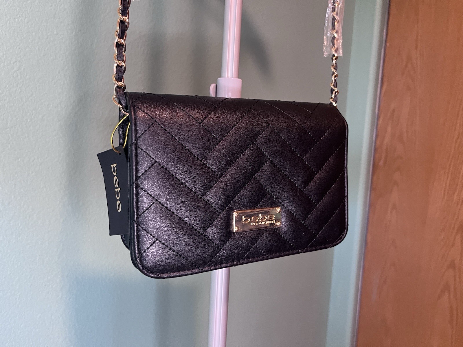 bebe Black Quilted Small Crossbody Bag Gold Chain Strap Zip/Magnetic Detach