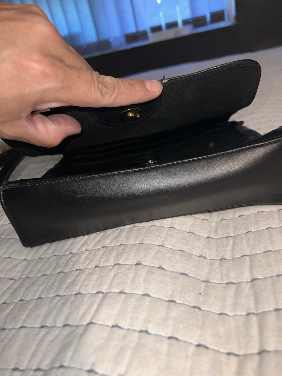 LEATHER SHOULDER BAG GOLD TRIMS