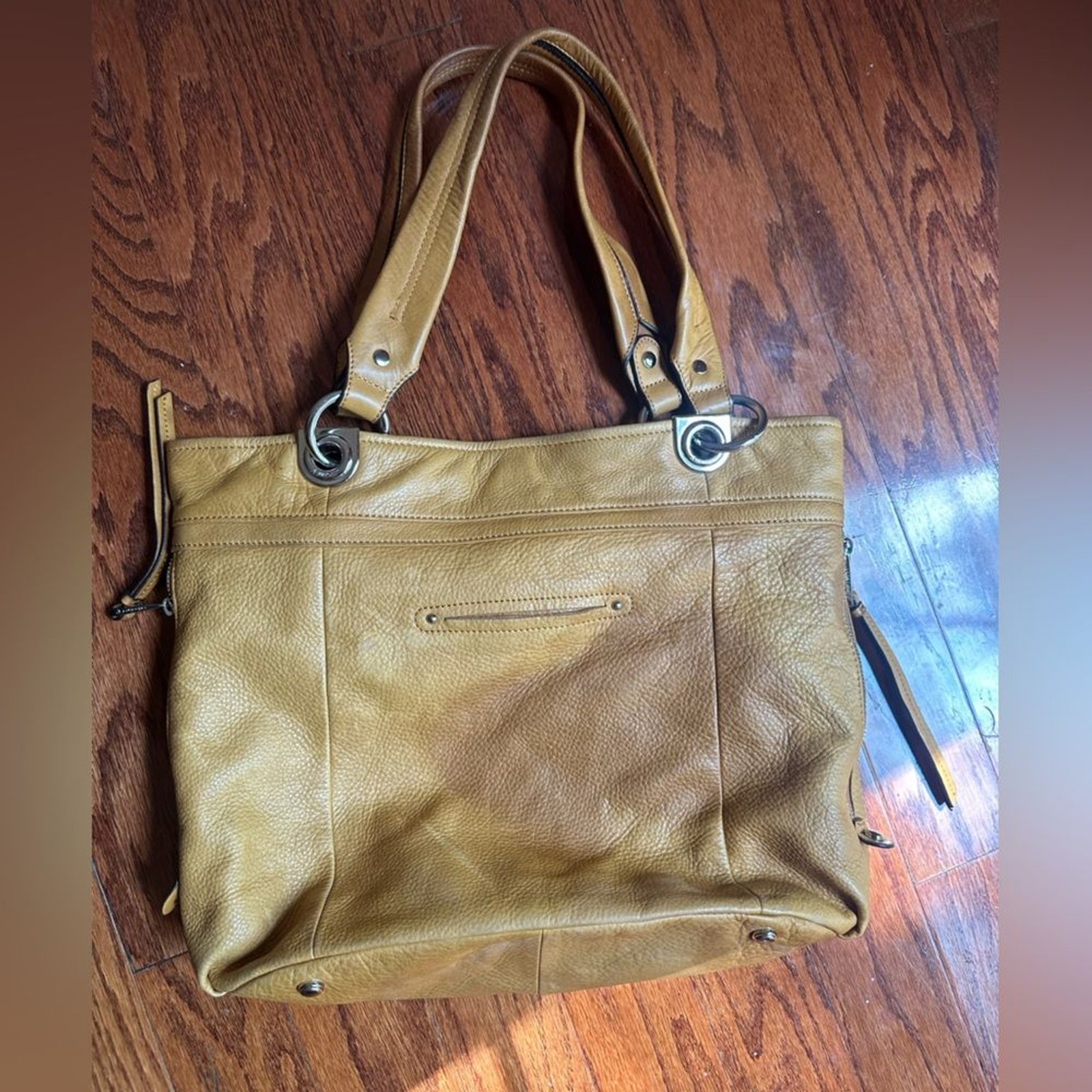 B. Makowsky hobo handbag soft tan leather & distinctive pleated front silver hdw