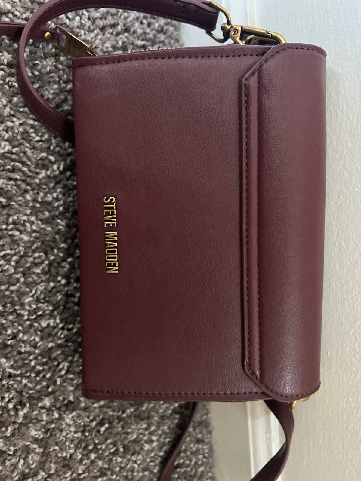 Steve Madden Crossbody Handbag Burgundy Built In Wallet
