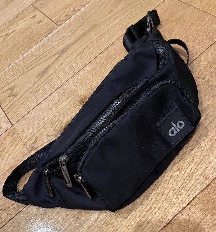 Alo Yoga Explorer Belt Bag Black – Fanny Pack Crossbody Waist Travel Bag