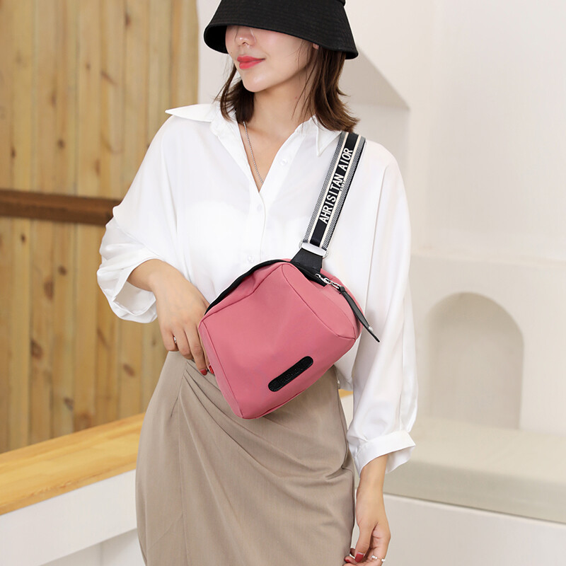 Women’s Shoulder Crossbody Bag Large Capacity Zip Bag Travel Bag Leather Purse