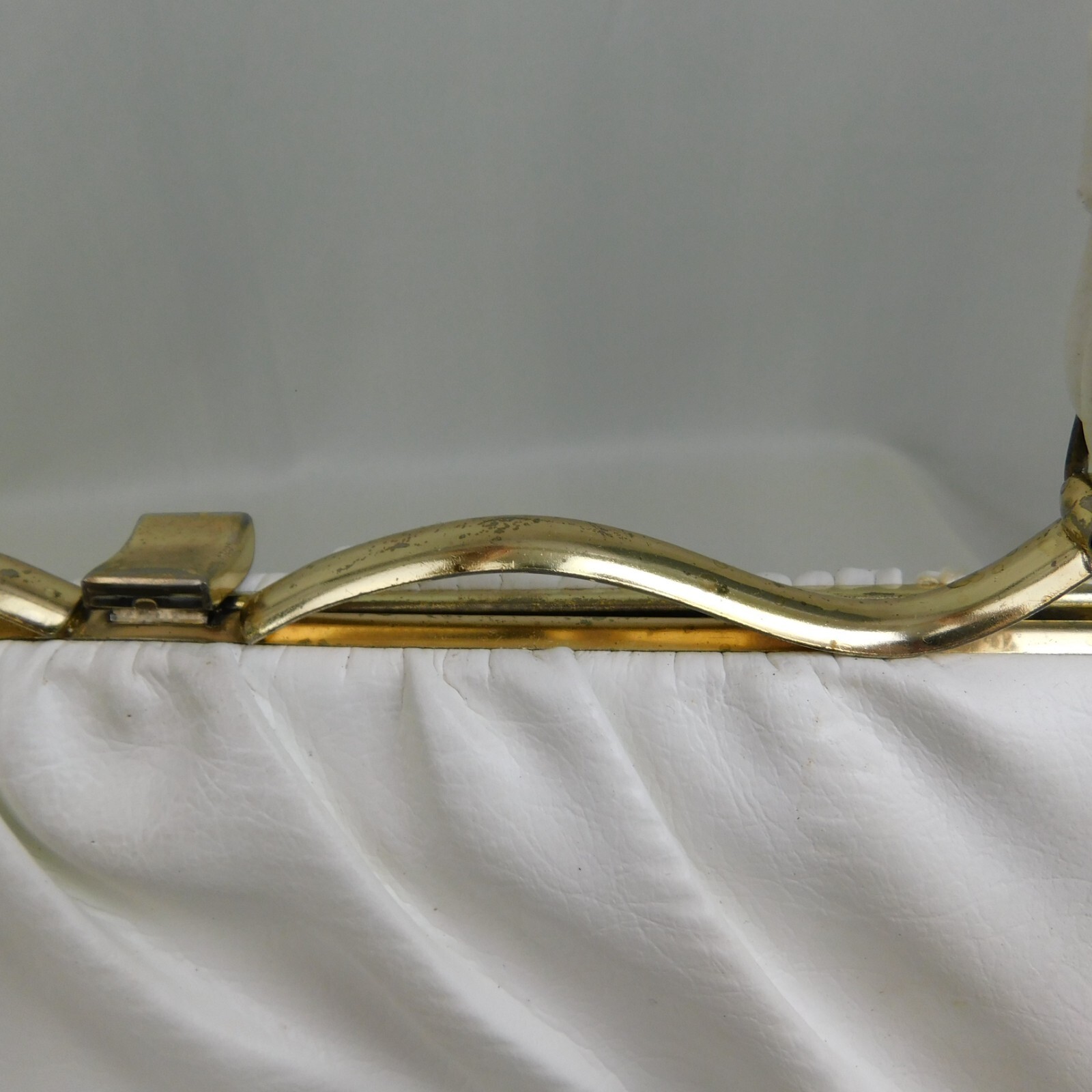 Vintage Leather Hinged Frame Top Handle Bag – White, Gold Tone Hardware #7447
