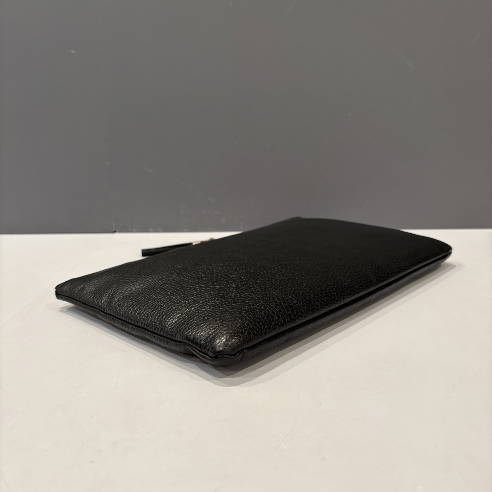 Gucci Tassel Clutch Black Grained Calfskin (hs032826b8)