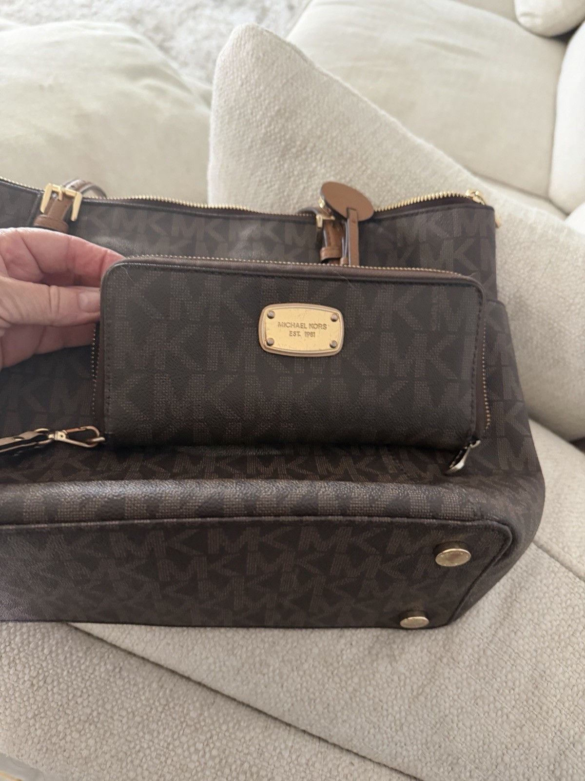 Michael Kors Brown Monogram Large Zip Tote & Zip-Around Wallet Set, Pockets