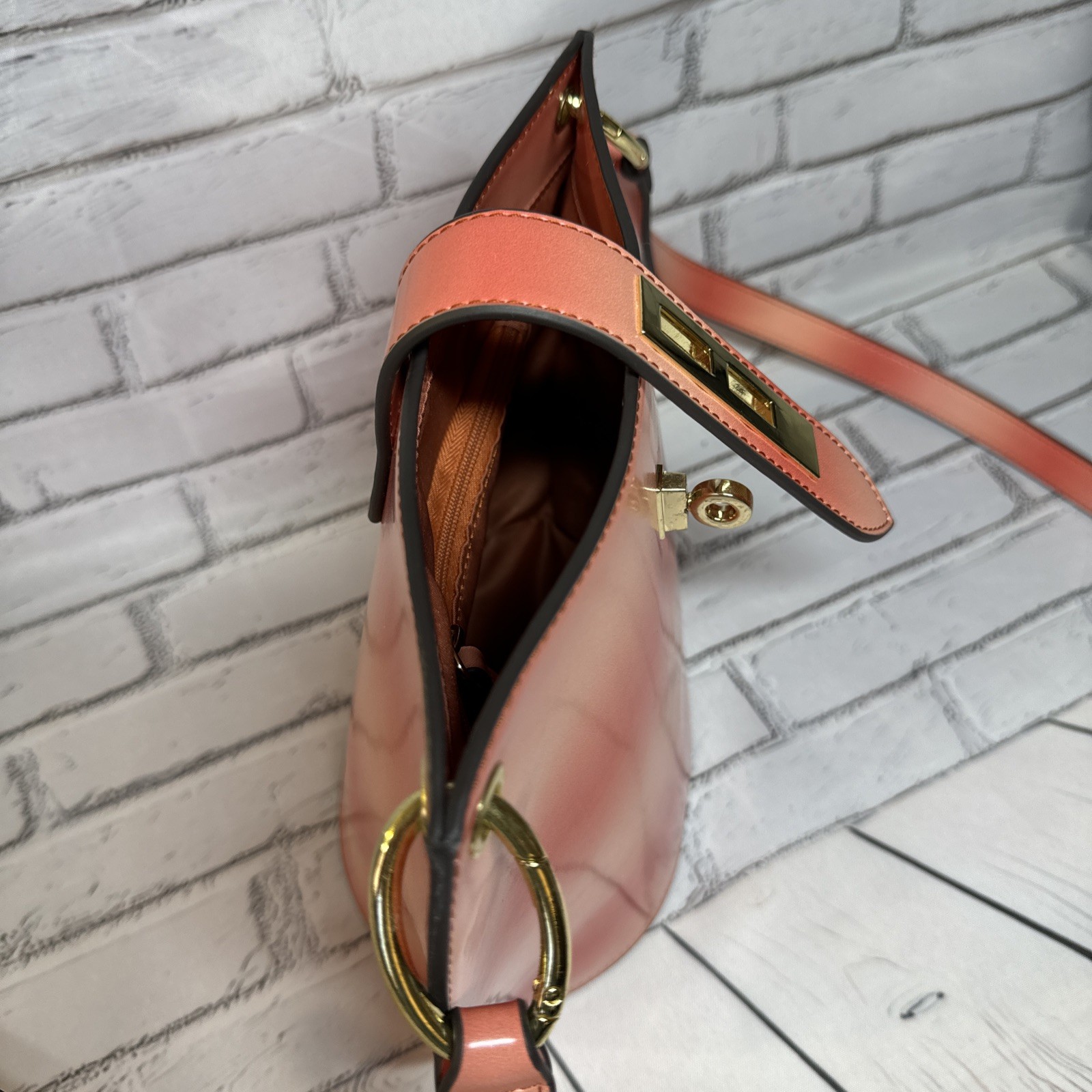 Beautiful bright stylish handbag color orange Unknown brand 7.5″H * 9″W