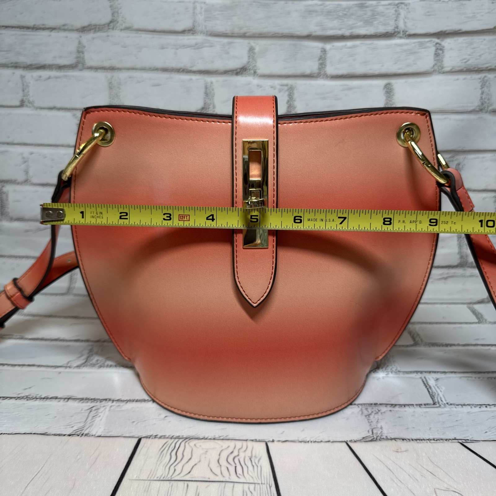 Beautiful bright stylish handbag color orange Unknown brand 7.5″H * 9″W