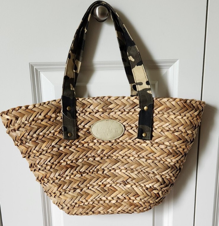 NEIMAN MARCUS Straw Bag Beach Purse Tote Green Camo Camouflage Handles Y2K Boho