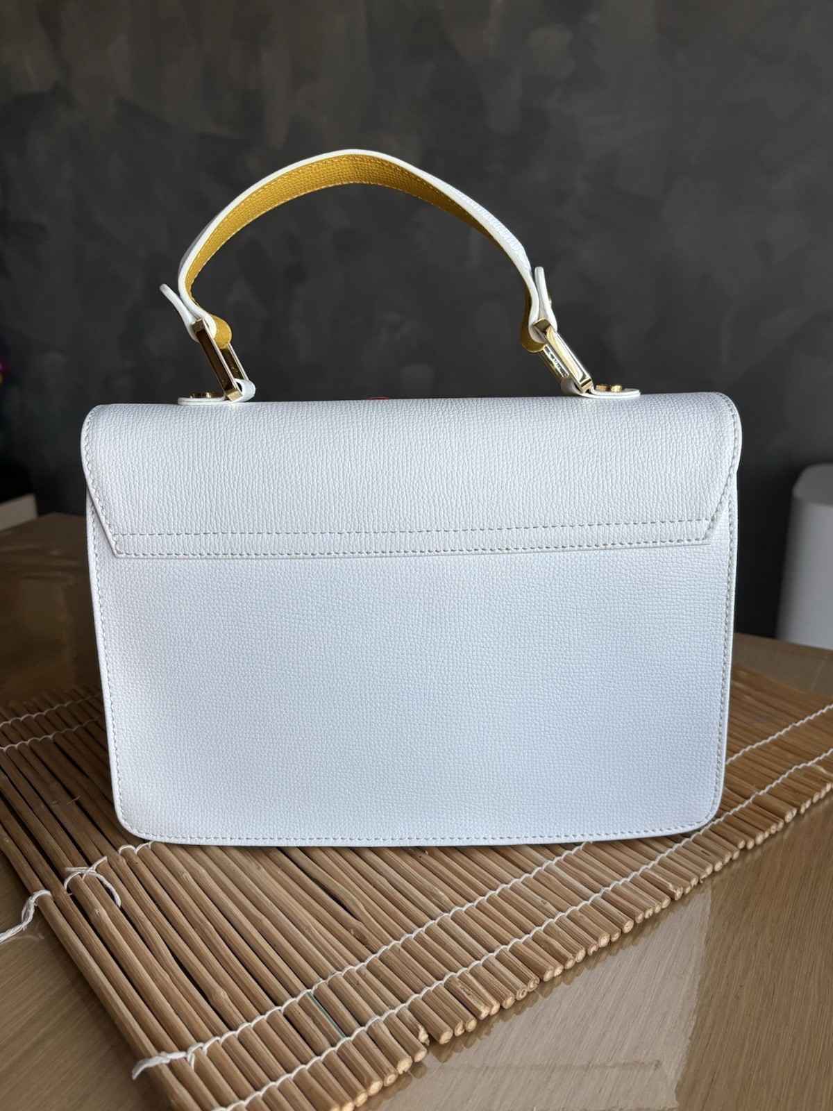 Gorgeous Penelope White Leather 3D Flowers Bracelets Bag NEW