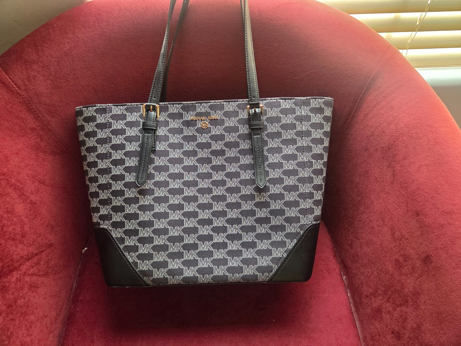 NWT Michael Kors Aria Large Signature Logo Jacquard Tote Bag Black Combo