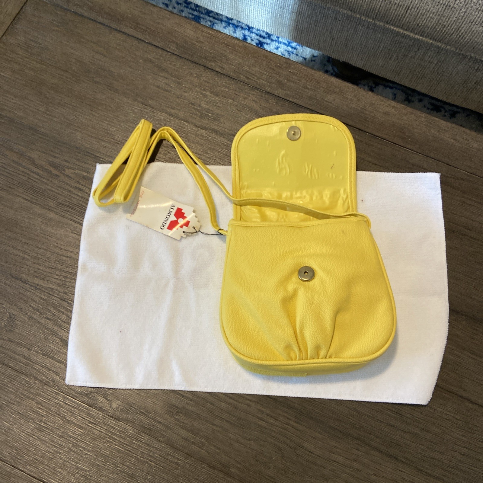 Vintage Almondo Originals 80’s Cross Body Handbag. Pebble Leather, Yellow. NWT