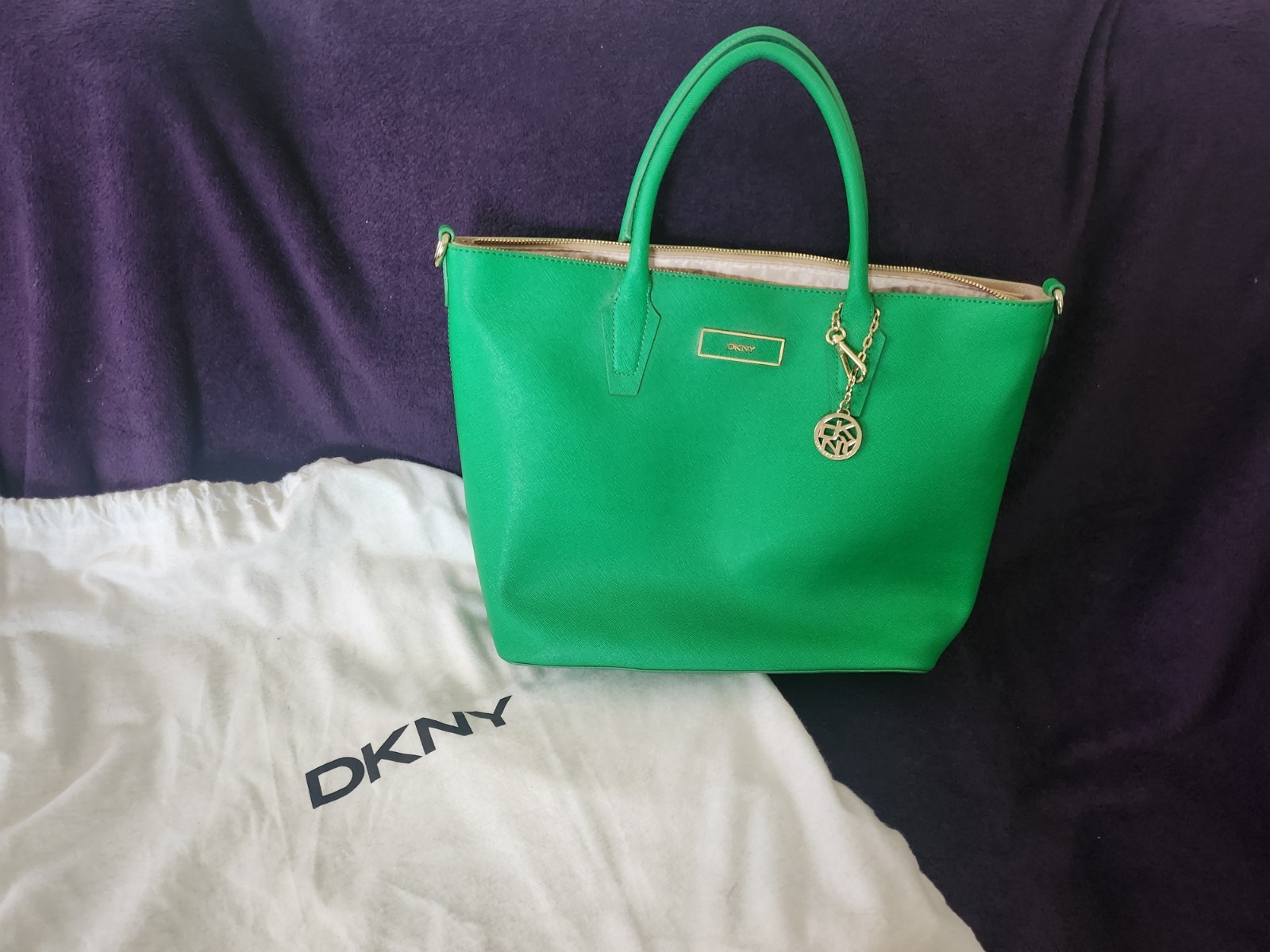 DKNY