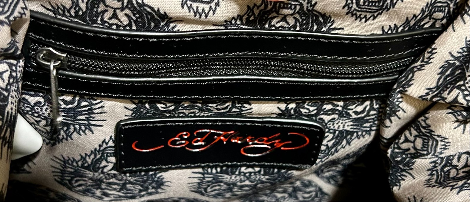 ED HARDY Black SKULL Logo EMBOSSED Faux LEATHER Kiss Lock TOTE Bag & CHARMS NWT
