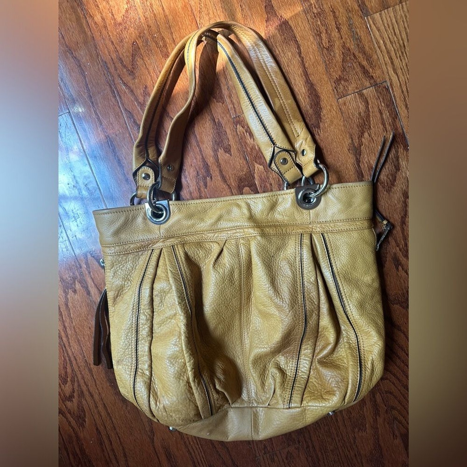 B. Makowsky hobo handbag soft tan leather & distinctive pleated front silver hdw