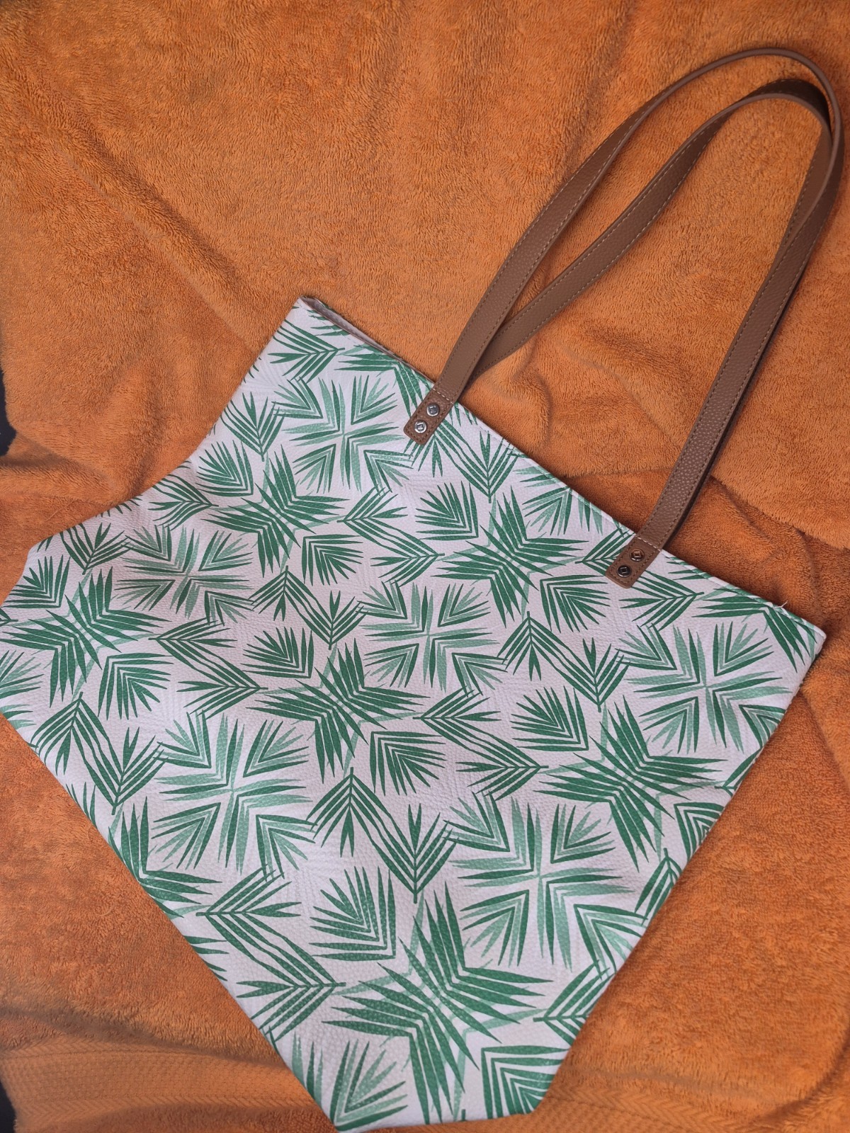 BRAND NEW Thirty-one Around Town Tote NEW Deco Palm Pebble