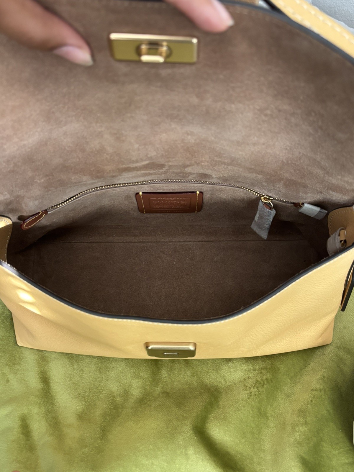 Coach Chelsea 30 grain Leather Brass/Vanilla