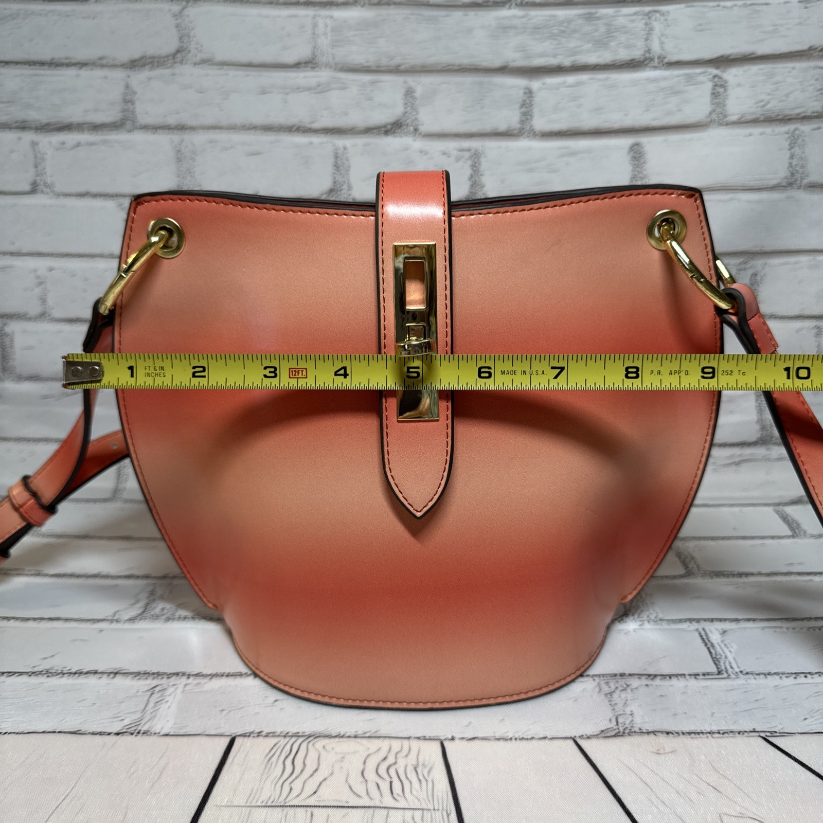 Beautiful bright stylish handbag color orange Unknown brand 7.5″H * 9″W