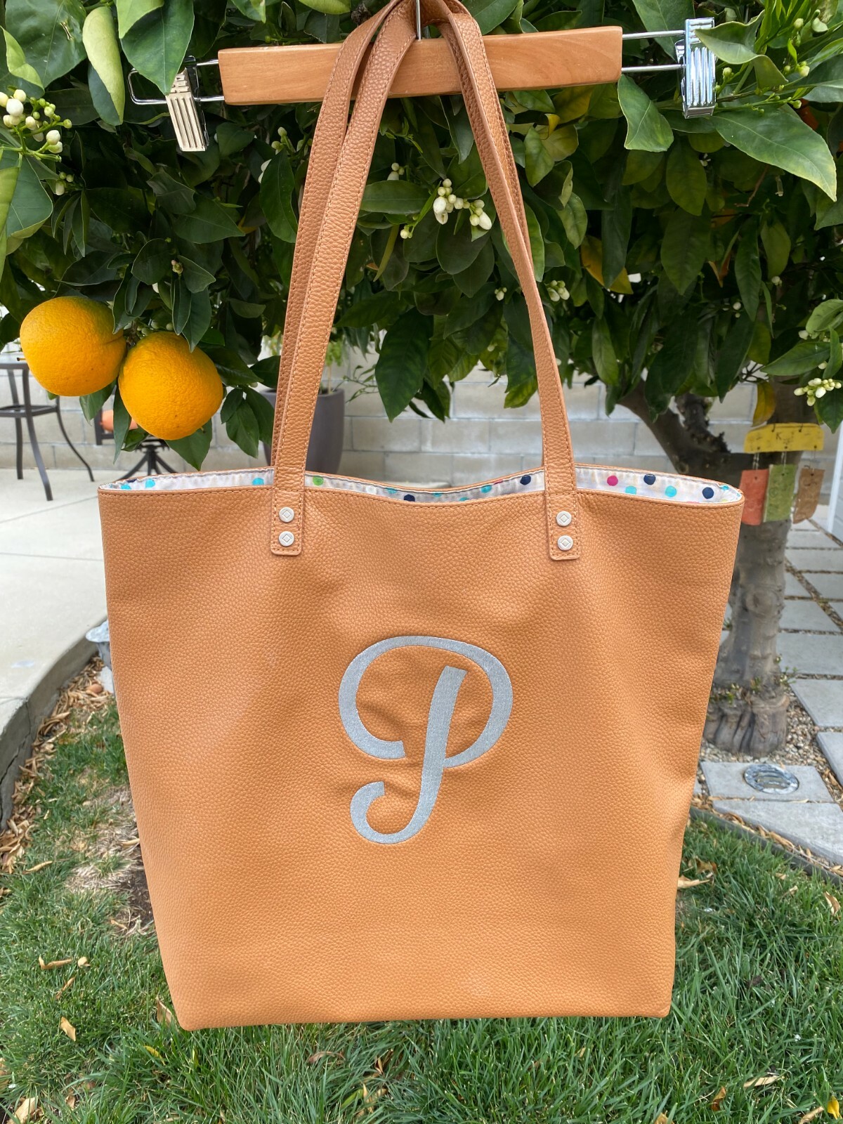 THIRTY ONE AROUND TOWN TOTE CARAMEL PEBBLE FAUX LEATHER PLATINUM INITIAL “P”
