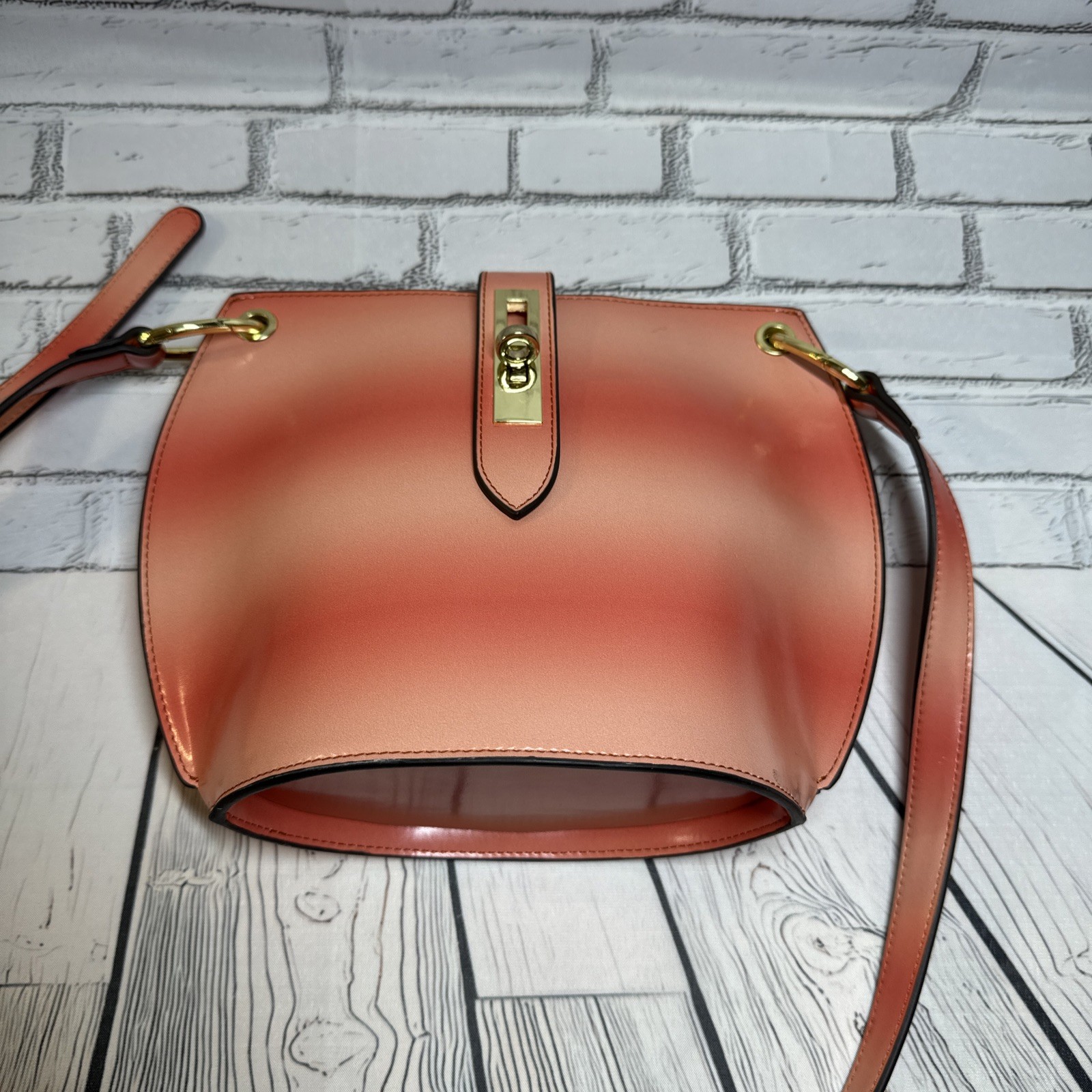 Beautiful bright stylish handbag color orange Unknown brand 7.5″H * 9″W