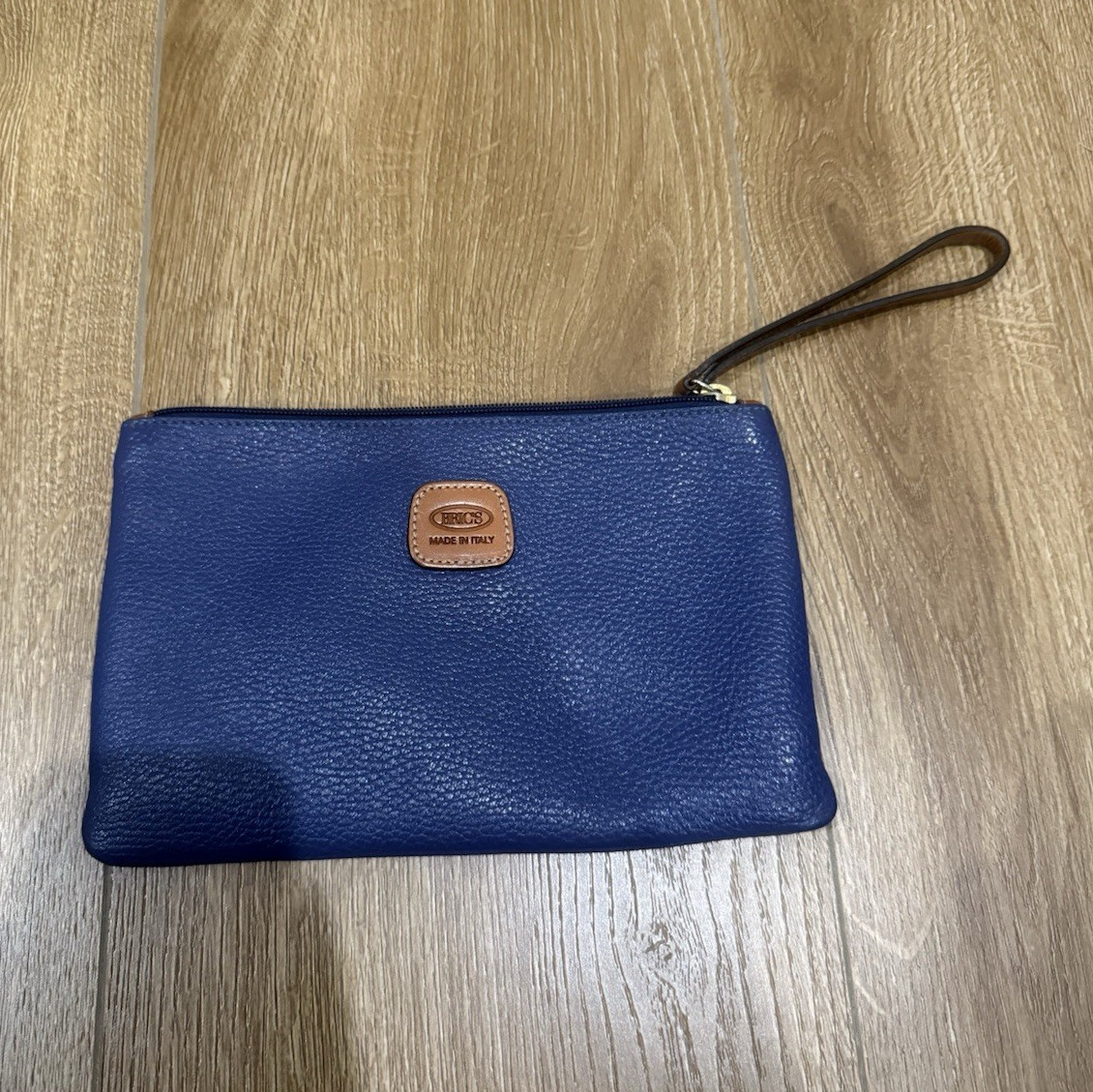 BRIC’S Women’s Blue Pebbled Wristlet Zip Pouch Gold Hardware Brown Wrist Strap