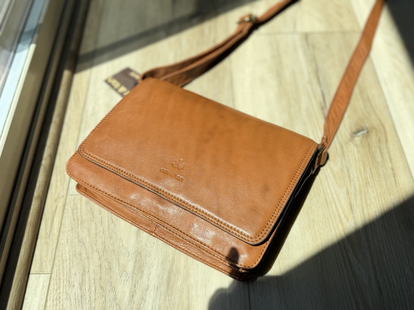 Oak & Tan Brown Medium Crossbody Bag Zip & Magnetic Closure, Inner Pockets